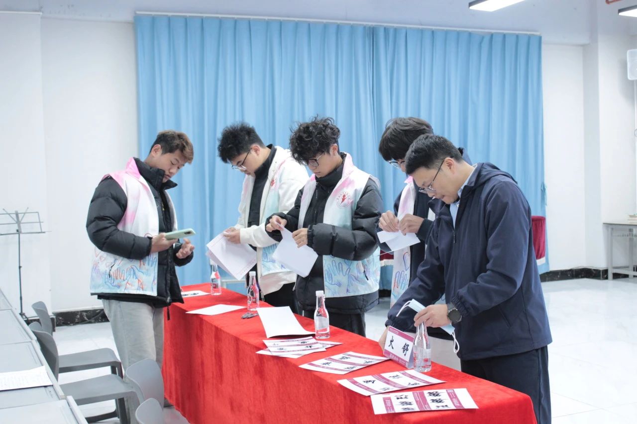 【创美艺传】志愿服务,你我同行——青年志愿者协会助力艺术与传媒学院首届全国大学生职业规划大赛院级赛 第 4 张 【创美艺传】志愿服务,你我同行——青年志愿者协会助力艺术与传媒学院首届全国大学生职业规划大赛院级赛 第 4 张