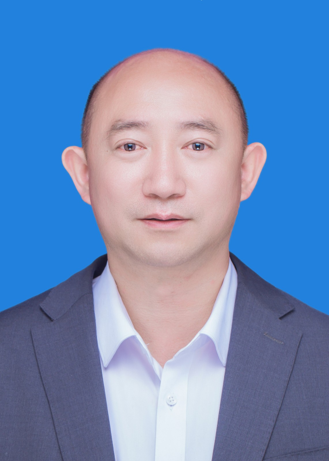 证件照-240416-修.jpg