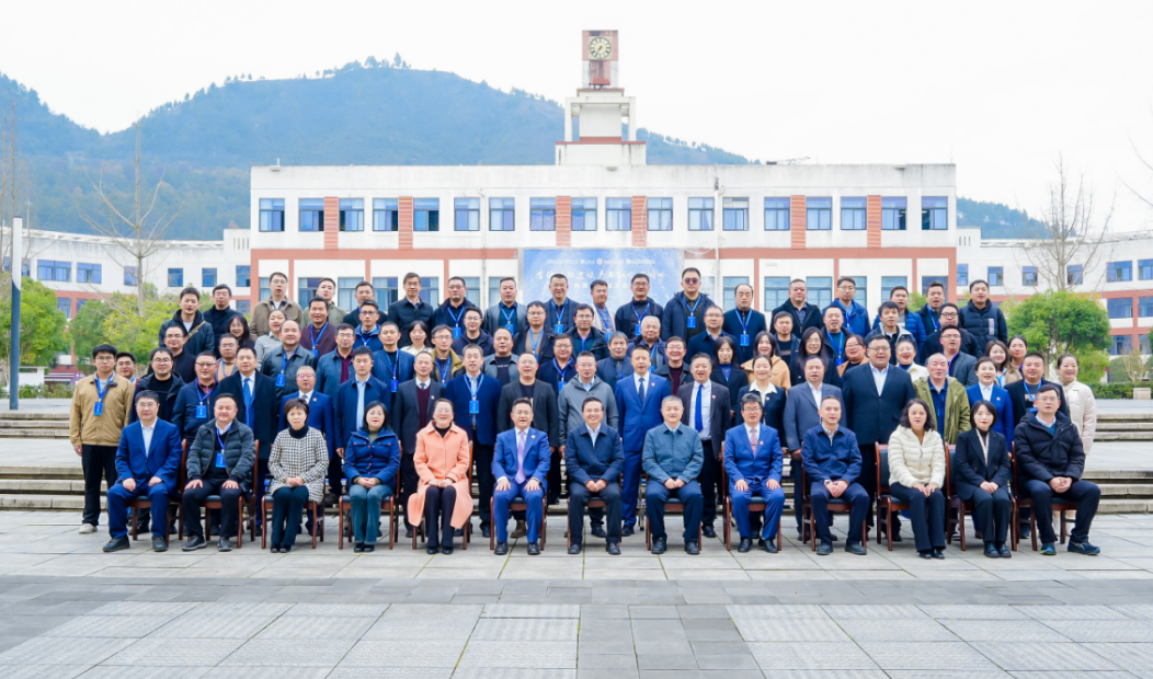 屏幕截图 2025-12-22 194032.png 屏幕截图 2025-12-22 194032.png