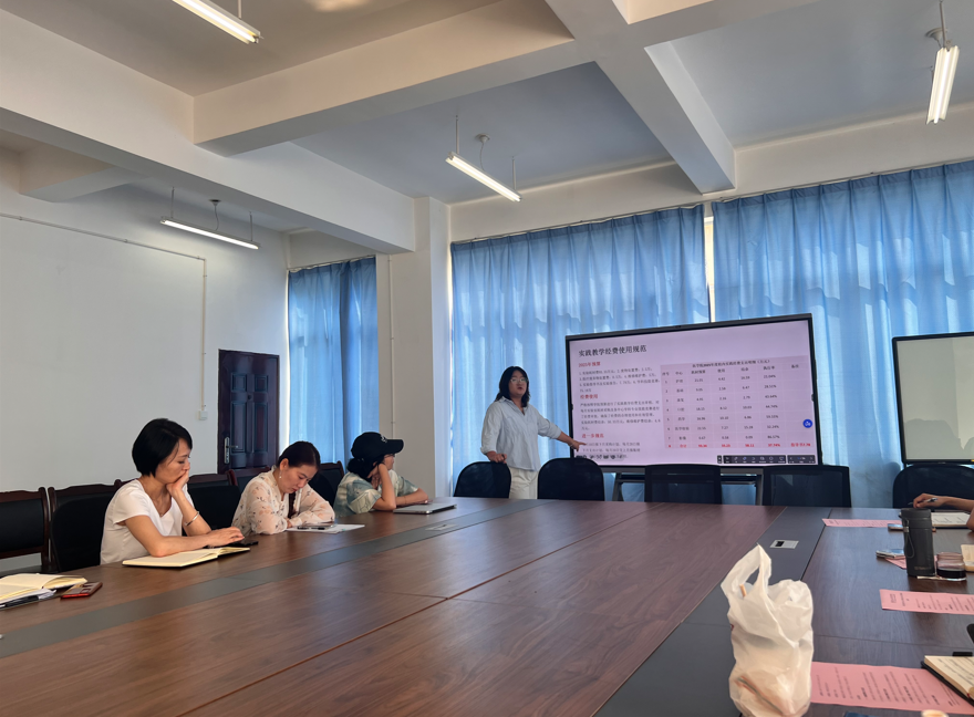 医学院召开2025年实验、实习及毕业论文(综述)总结会 第 2 张 医学院召开2025年实验、实习及毕业论文(综述)总结会 第 2 张