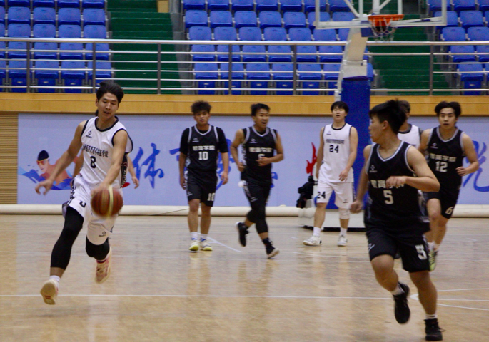 热血逐梦,赛场争锋——云南经济管理学院医学院篮球赛半决赛战报 第 3 张 热血逐梦,赛场争锋——云南经济管理学院医学院篮球赛半决赛战报 第 3 张