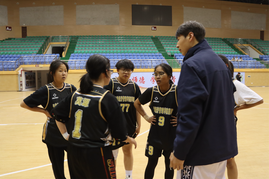 热血逐梦,赛场争锋——云南经济管理学院医学院篮球赛半决赛战报 第 6 张 热血逐梦,赛场争锋——云南经济管理学院医学院篮球赛半决赛战报 第 6 张