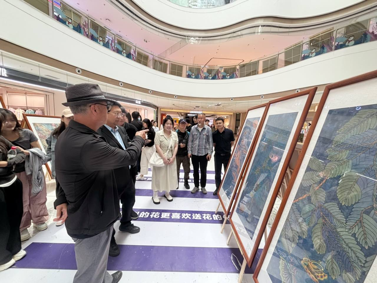 学院美术学毕业展首进商业综合体 开启校地艺术共创新模式 第 6 张 学院美术学毕业展首进商业综合体 开启校地艺术共创新模式 第 6 张