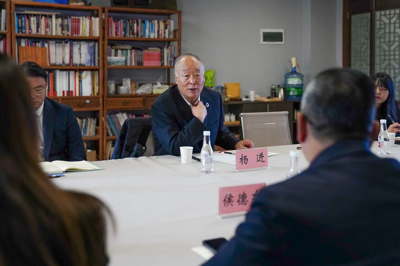 中国常驻联合国教科文组织原大使衔代表杨进教授到访云经管 第 3 张 中国常驻联合国教科文组织原大使衔代表杨进教授到访云经管 第 3 张