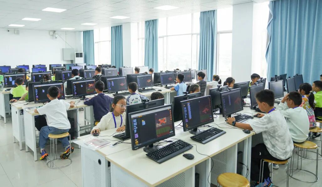 全国青少年心理成长知识与应用创新大赛云南赛区复赛在云经管举办 第 8 张