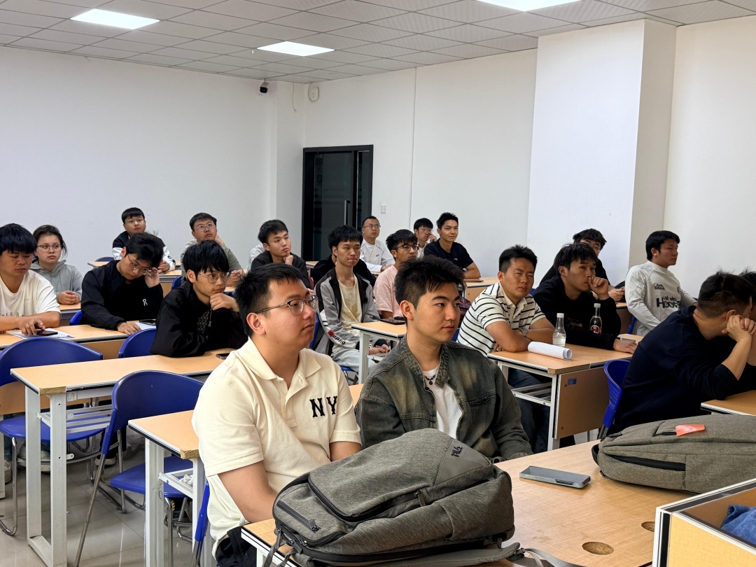 图五 学生听讲一(1).jpg 图五 学生听讲一(1).jpg